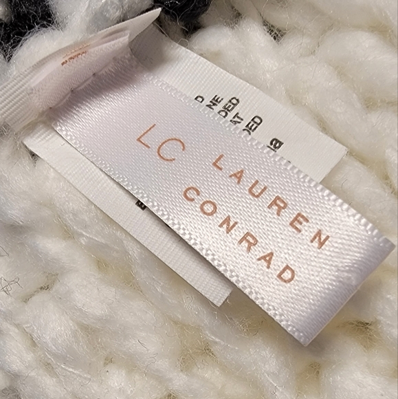 Cute! Gray Infinity Scarf ▪︎LC Lauren Conrad ▪︎Grays and Cream ▪︎ EUC - Picture 7 of 13